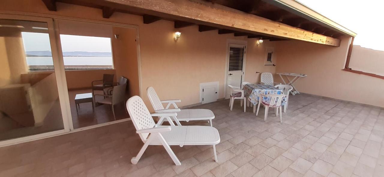 Fronte Mare Attico Indipendente Ed Esclusivo Con Terrazza Panoramica Apartment Isola Rossa Exterior photo