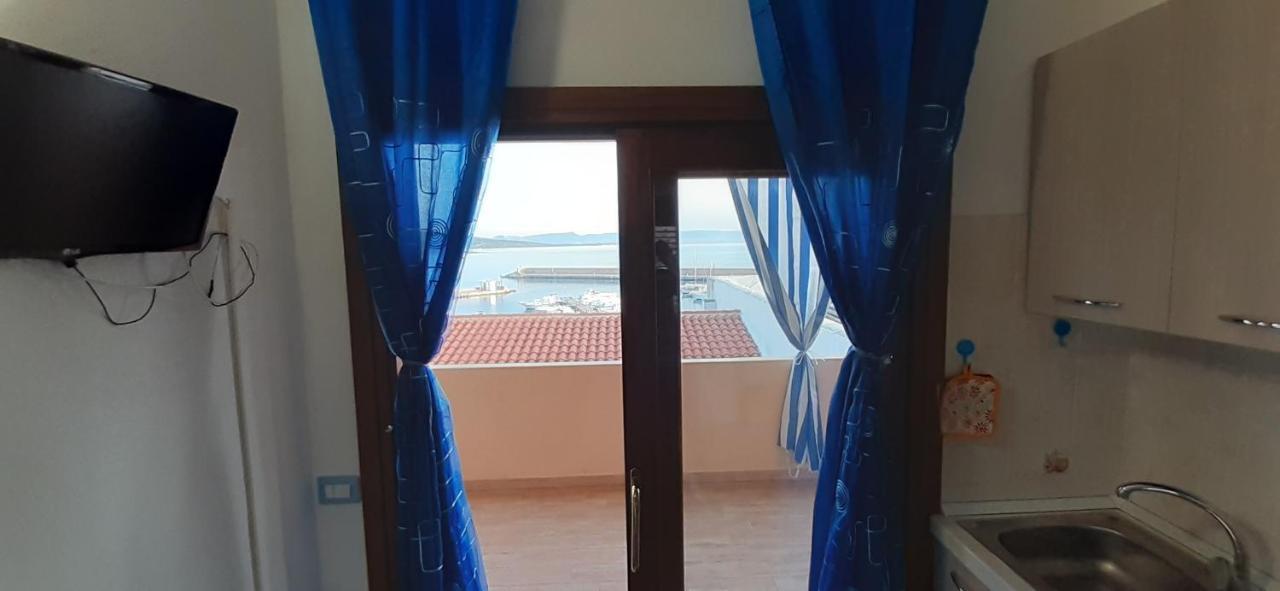 Fronte Mare Attico Indipendente Ed Esclusivo Con Terrazza Panoramica Apartment Isola Rossa Exterior photo