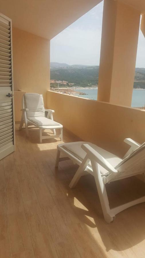 Fronte Mare Attico Indipendente Ed Esclusivo Con Terrazza Panoramica Apartment Isola Rossa Exterior photo