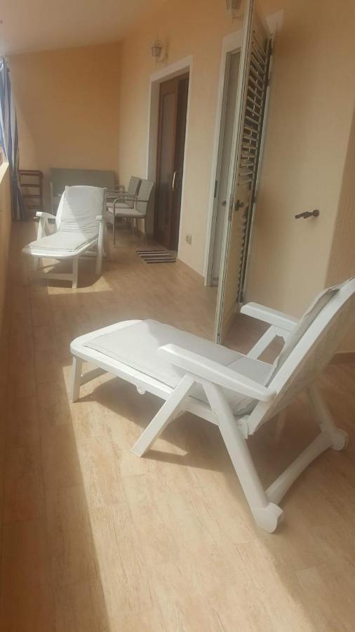 Fronte Mare Attico Indipendente Ed Esclusivo Con Terrazza Panoramica Apartment Isola Rossa Exterior photo